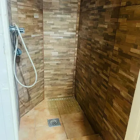 Doxie And Beds Budapešť